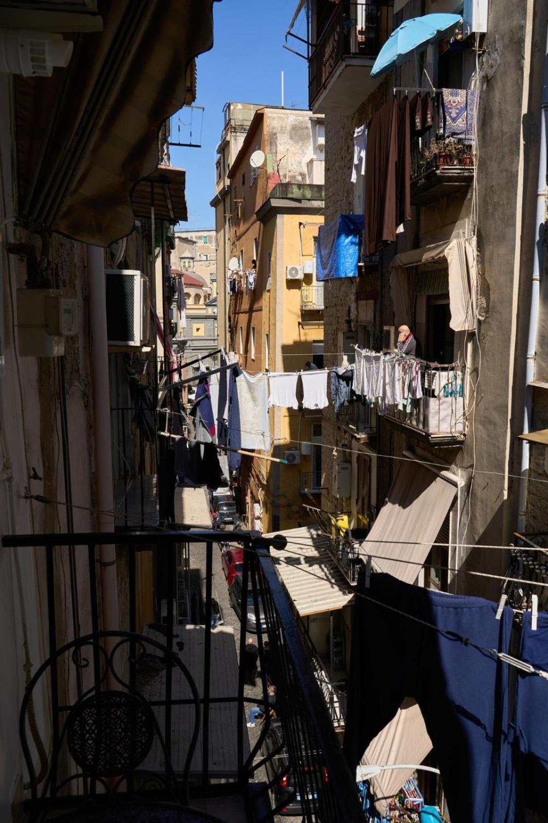 Alesuite * Naples